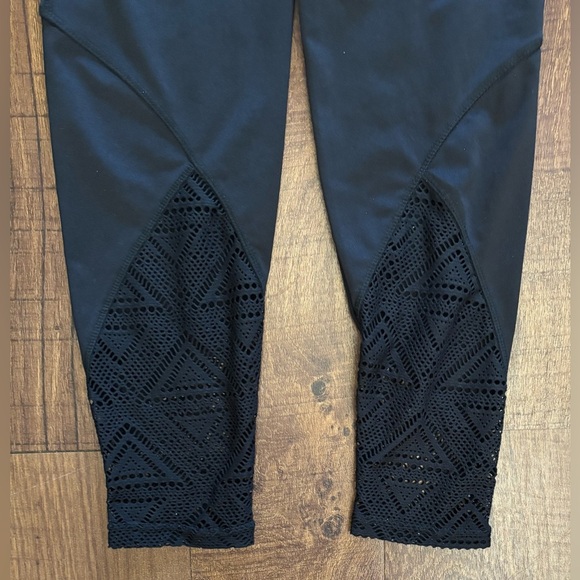 Sam Edelman Womens black leggings cut out Sz Medium - Picture 6 of 7